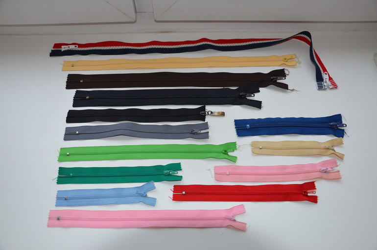 Тюль на окна. Отрезы тканей, кружево, нитки и прочее для рукоделия.