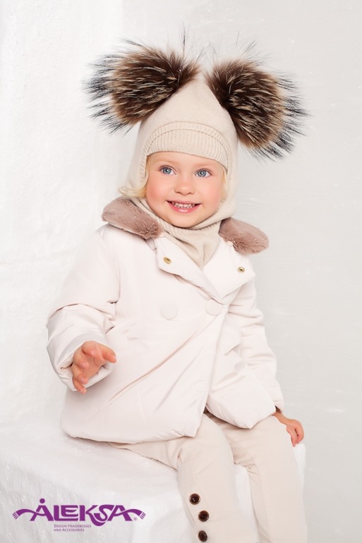 Потрясающие шапки с помпонами для мам и деток! Стоп скоро.