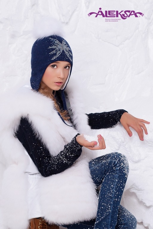 Потрясающие шапки с помпонами для мам и деток! Стоп скоро.