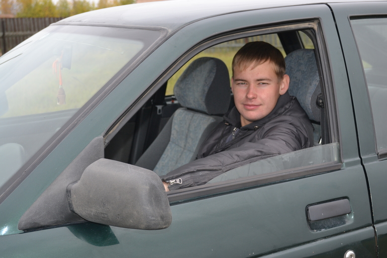 Мой сына и его машина!!!