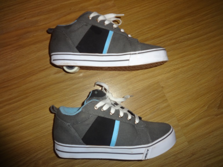 Новые роликовые кросовки. Размер 39. Цена 2500 руб.