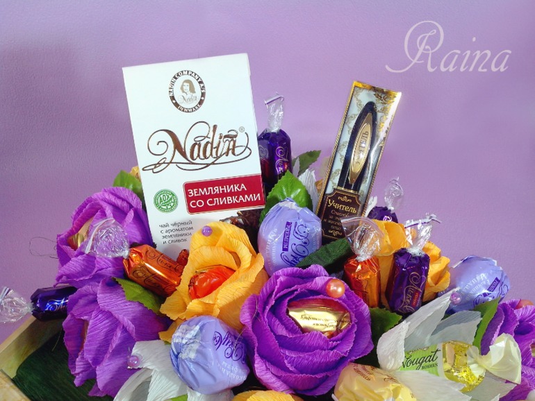 Композиции/букеты из конфет ко Дню учителя.