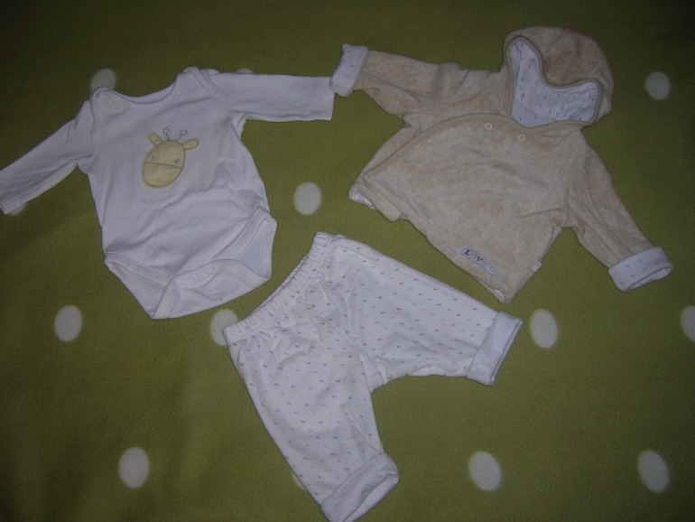 Продаю одежду для мальчиков-близнецов от 0 до 3 месяцев