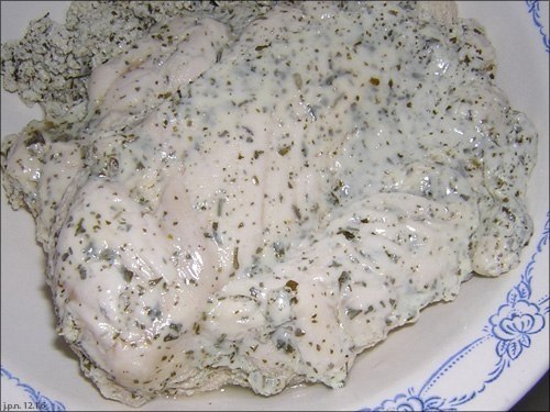 Куриная грудка запеченая в кефире.