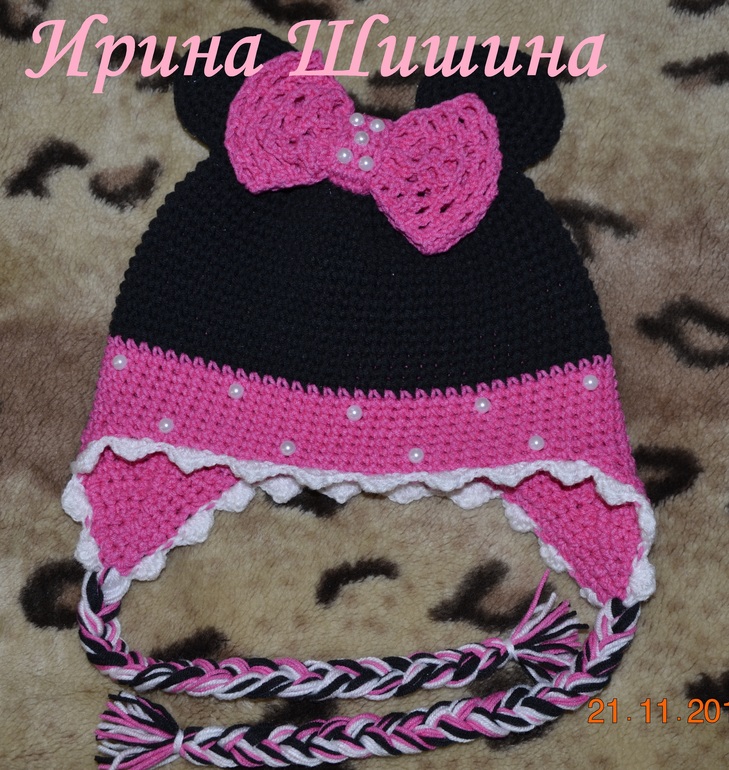 пока была на педикюре-связала очередную шапочку