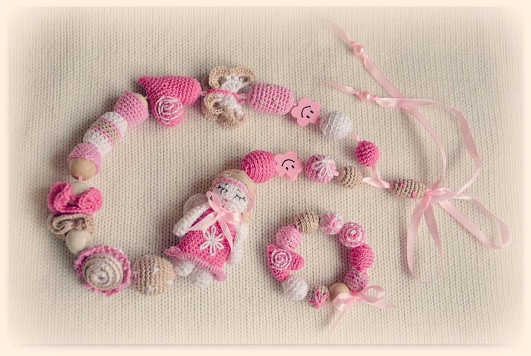 Немного бус.