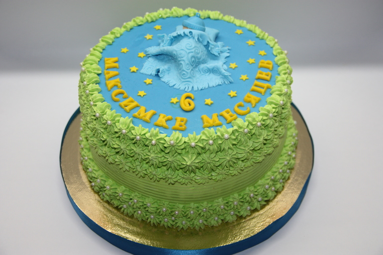 С малышом и кремом.