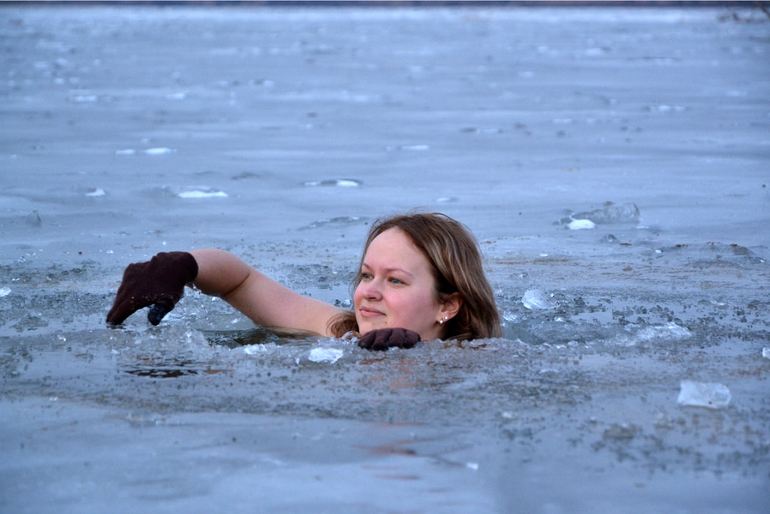 Купание в холодной воде