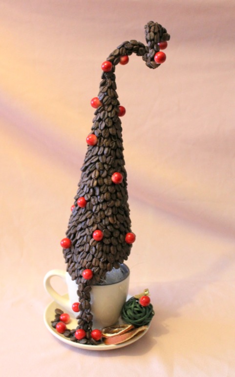 Кофейные елочки и барышня-красавица.