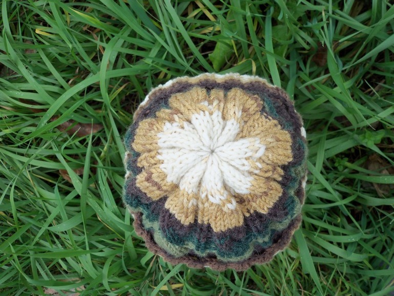 Шапка с косами.