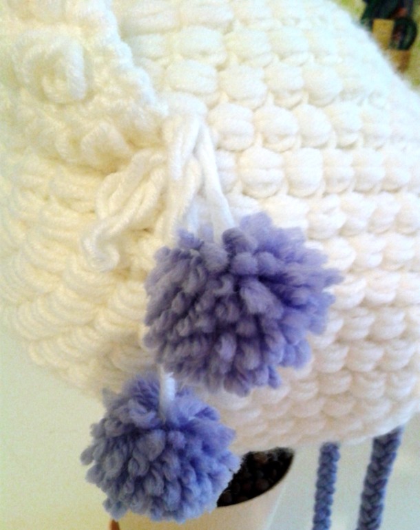 Где-то уже первый снег ложится ..... А у меня шапочки по этому поводу!