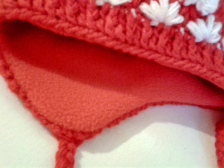 Где-то уже первый снег ложится ..... А у меня шапочки по этому поводу!