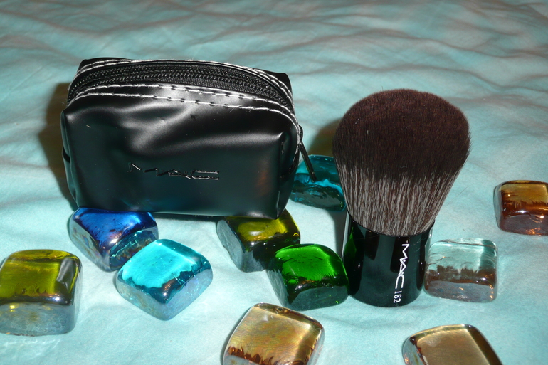 Кисть для макияжа, цена 195 руб! Сразу на ваш адрес!