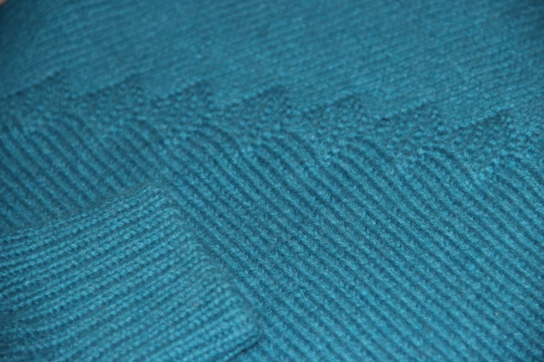 Свитерок с оленями