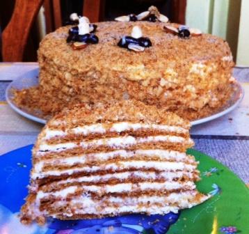 Пчелы очень любят медОВИК ))