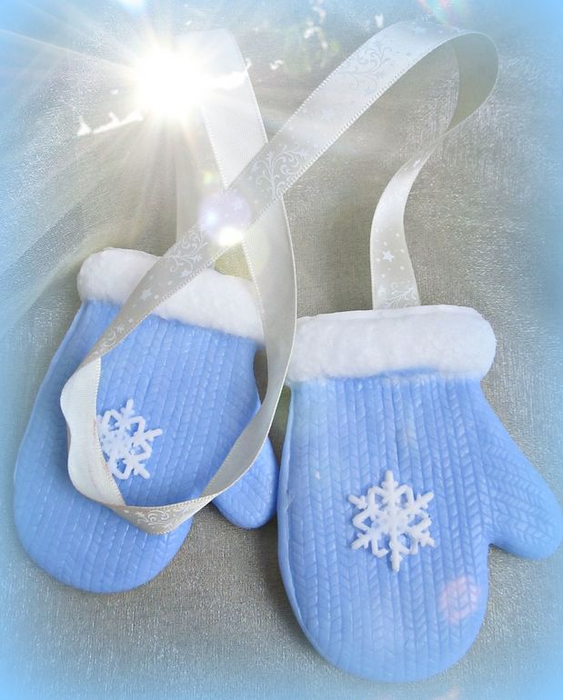 Теплые мыльные варежки. На веревочке.