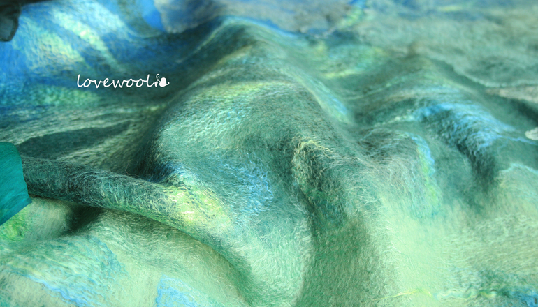 для заказчиц для заказчиц с прошлогодних зимних комплектов (палантины, броши, варежки)