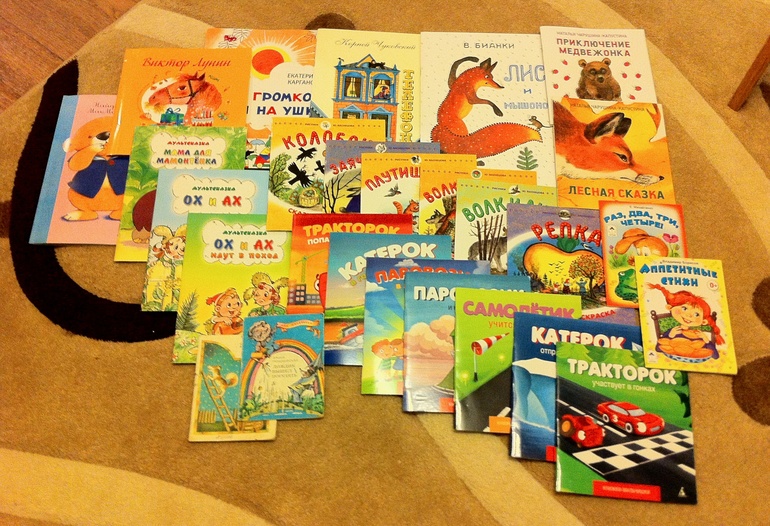 Наши тоненькие книжки. 1 год 4 месяца.