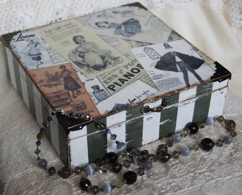 Шкатулка и игрушки на ёлку.