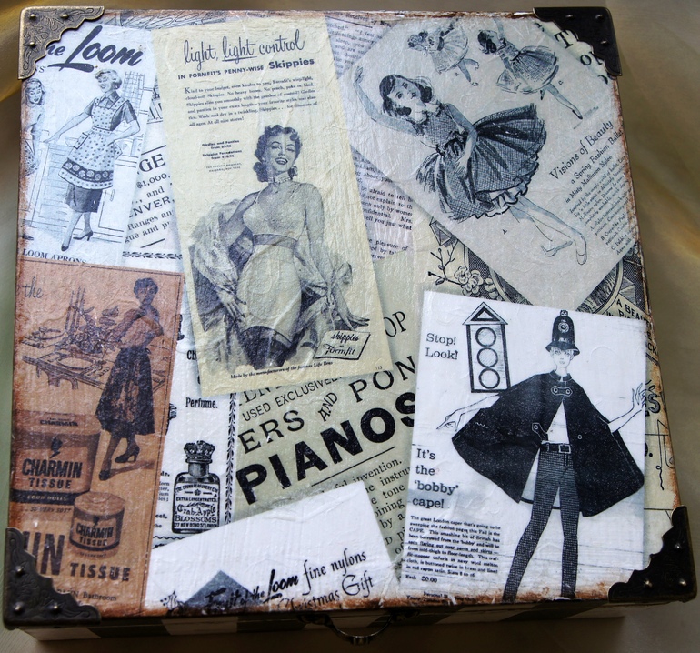 Шкатулка и игрушки на ёлку.