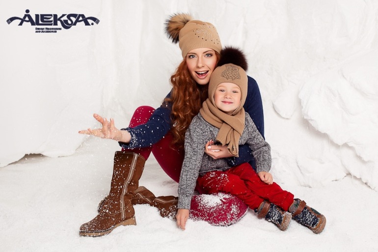 ШАПОЧКИ с натуральными меховыми помпонами женские и детские! ПРЯЖА ИТАЛИЯ!