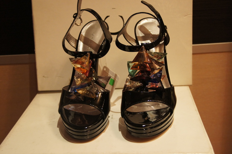 Продам новые туфли Casadei р-р 38,5 с ценником черн. лак (каблук 15 см, платформа 3см) 11 000р.