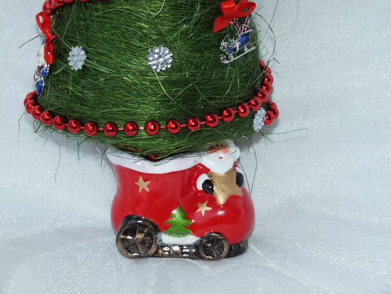 Еще две елочки.