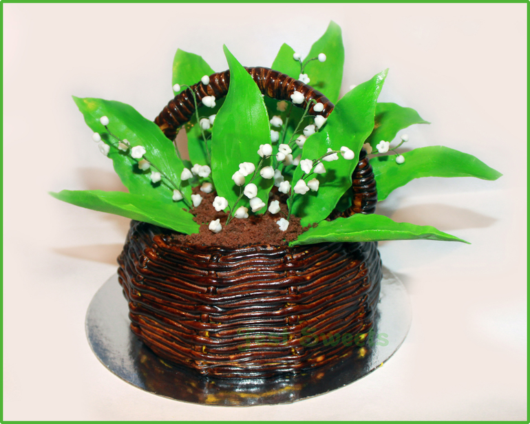 Корзина с ландышами