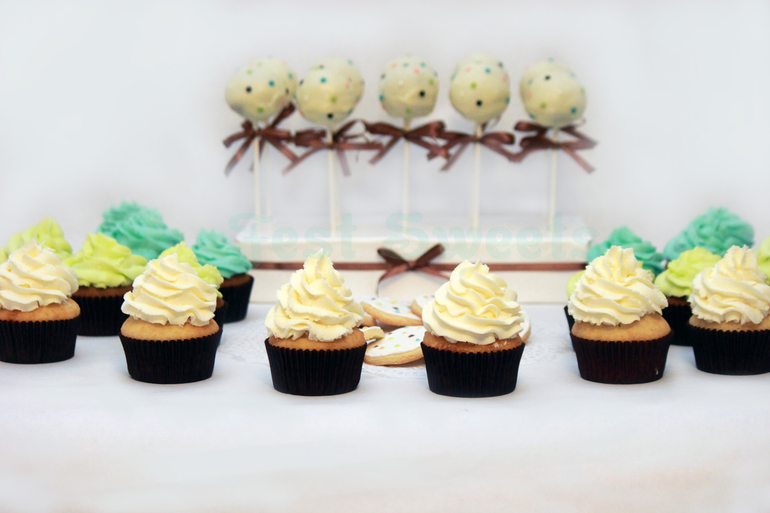 Сладости в нежных тонах