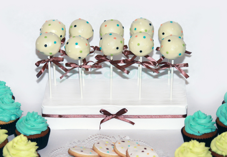 Сладости в нежных тонах