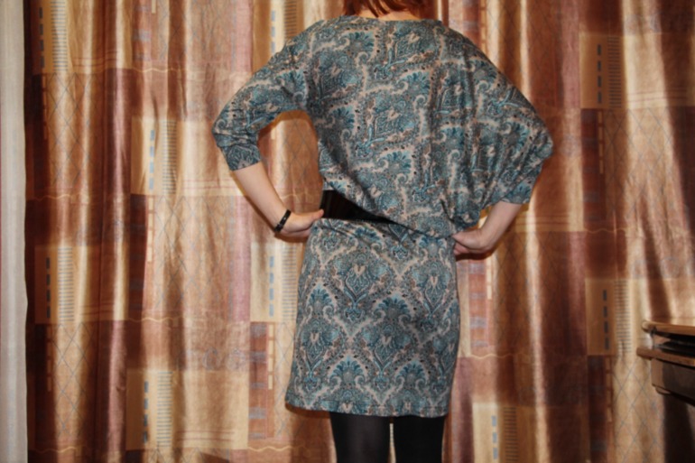 платье перекошенного кроя...