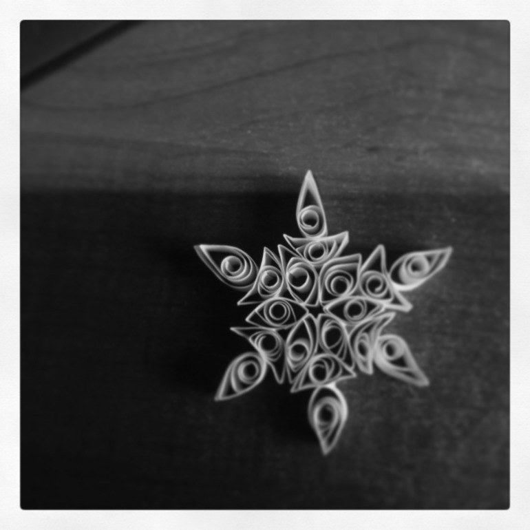 Адвент-календарь и снежинки для декора детской