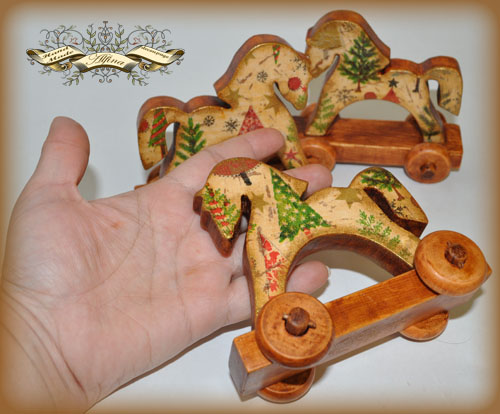 Табун новогодних лошадок.