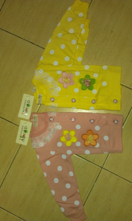 В наличии! Яркие кофточки на пуговичках. На рост 90см - 360руб.