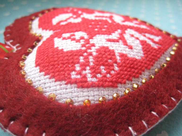 Елочные игрушки ищут дом