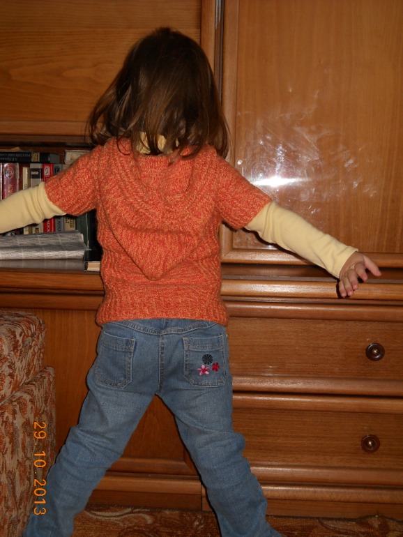 Кофточка с капюшоном