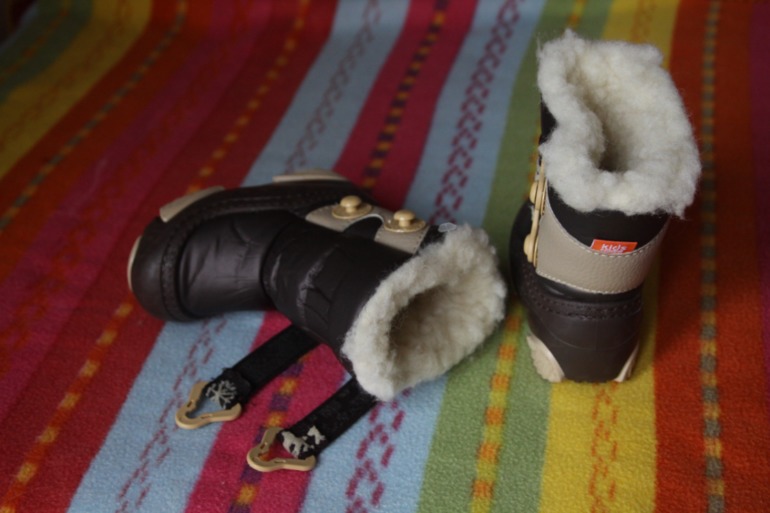 Продаю сноубутсы Demar на мальчика и девочку  20-21 размер