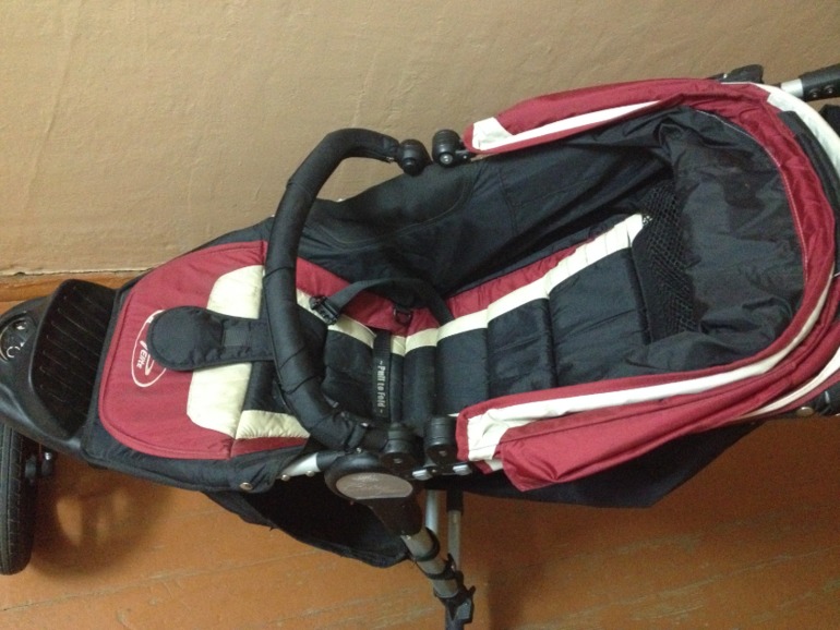 Коляска Baby Jogger City Elite б/у после 1 ребенка 13000 рублей (с бампером и дождевиком)