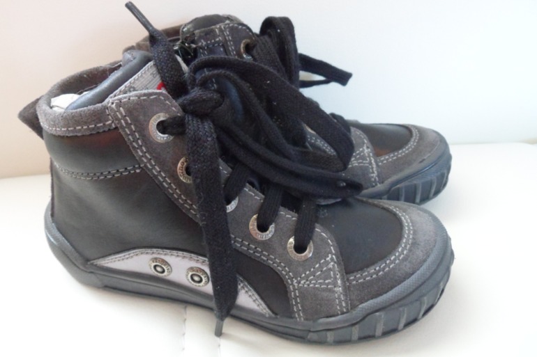 Кроссовки NATURINO кожа, размер 25.