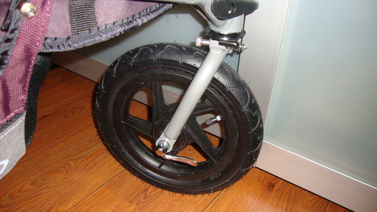 Коляска трехколесная BOB Revolution SE