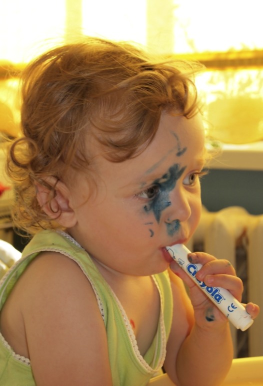 Любитнльница порисовать (на себе (фото))