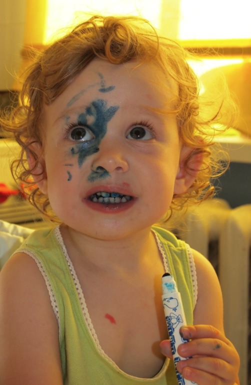 Любитнльница порисовать (на себе (фото))