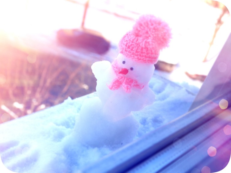 Снеговик на подоконнике