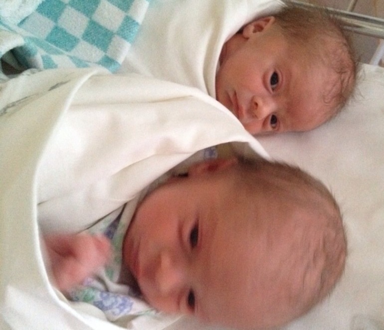 Первые деньки жизни, Матвея и Платона!!!