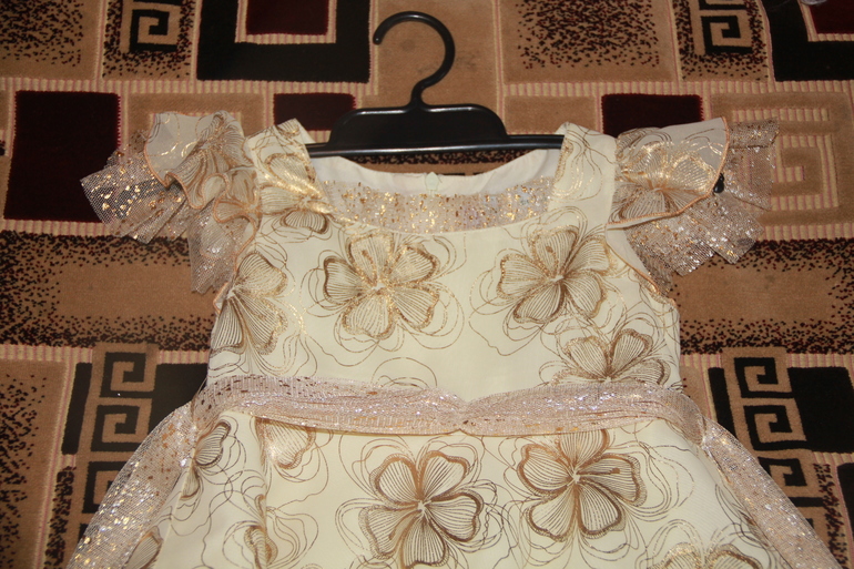 платья праздничные,в сад,карновальные костюмы,юбки,сарафаны с года до 7лет