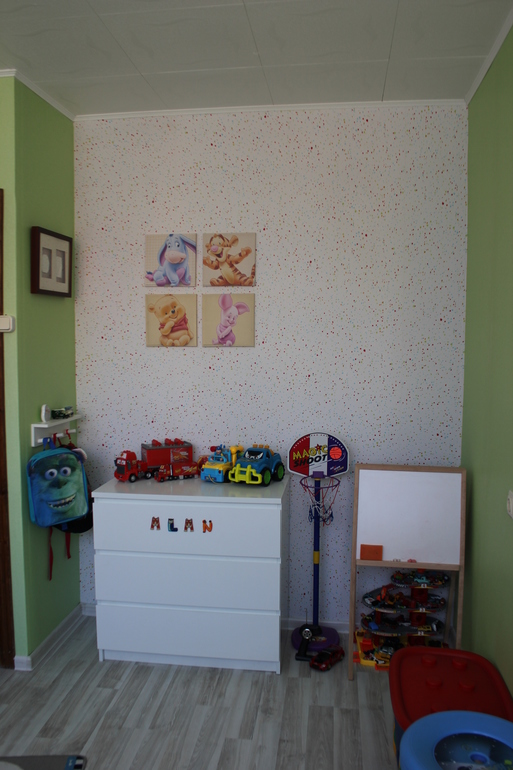 Алана комната. Скромно, но мне нравиться.