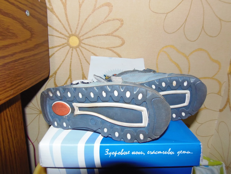 Джинсы Mexx р.98. одеты 2раза.Кроссовки Минимен р.25