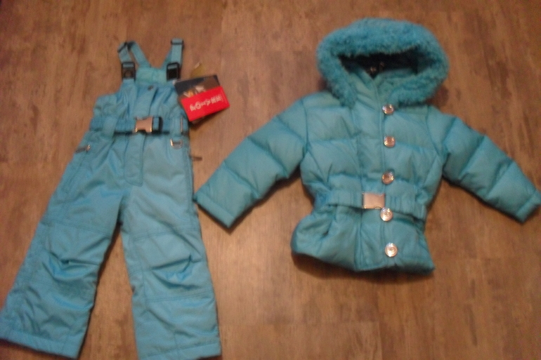 Продам шикарный новый костюм POIVRE BLANC размер 2 года. Цена 7500 руб.