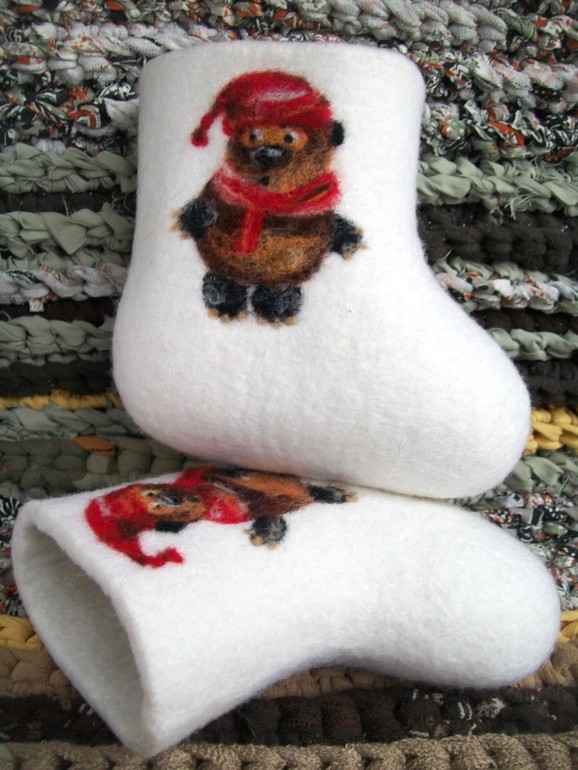 Снова обуваю малышей!