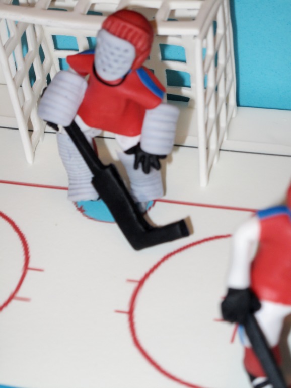 В хоккей играют настоящие...